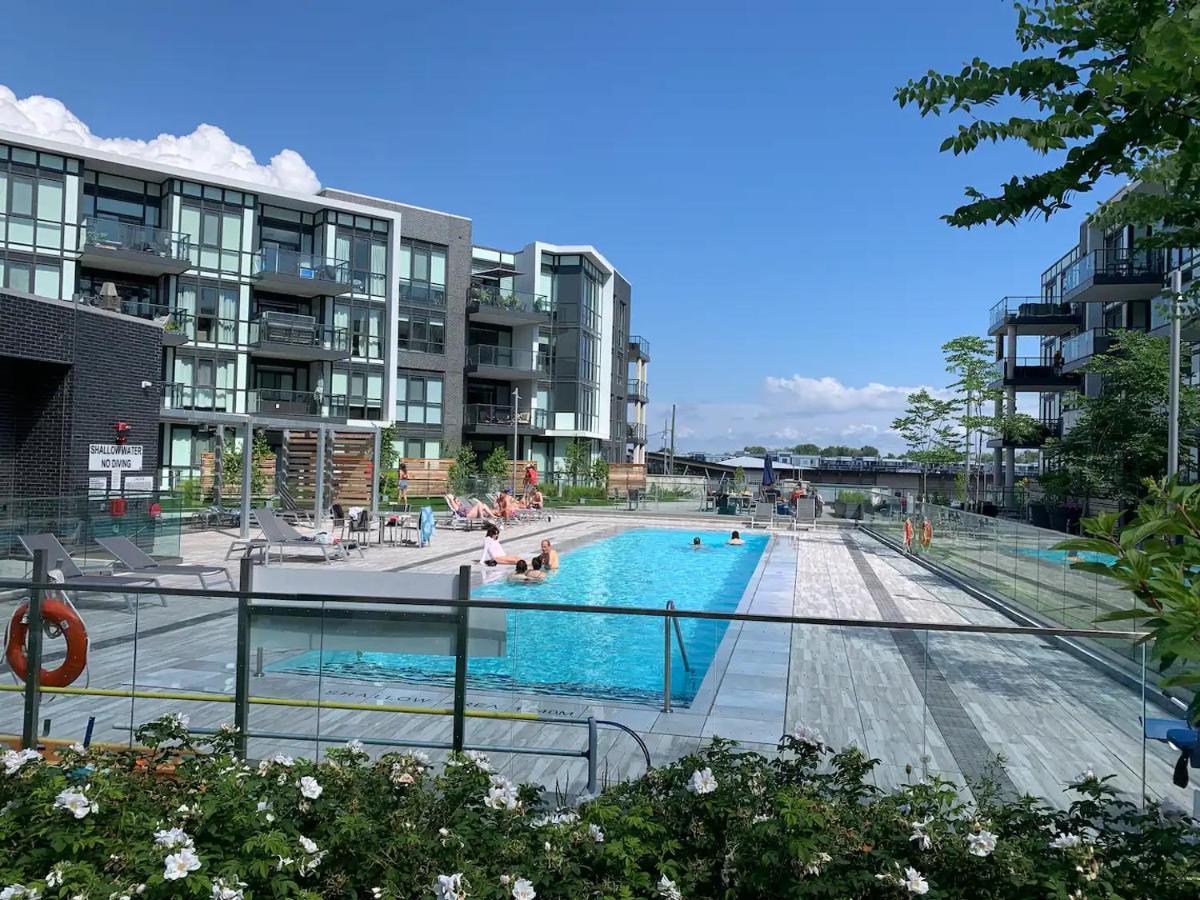 Pet Friendly Condos At Friday Harbour Innisfil Exterior foto